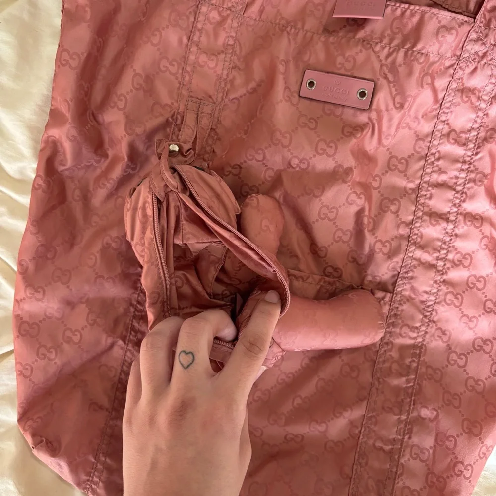 VINTAGE GUCCI NYLON TOTE BAG - Picture 3 of 5